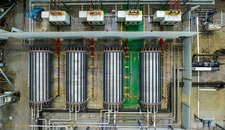 Alkaline or PEM electrolyzers: Which should you choose?